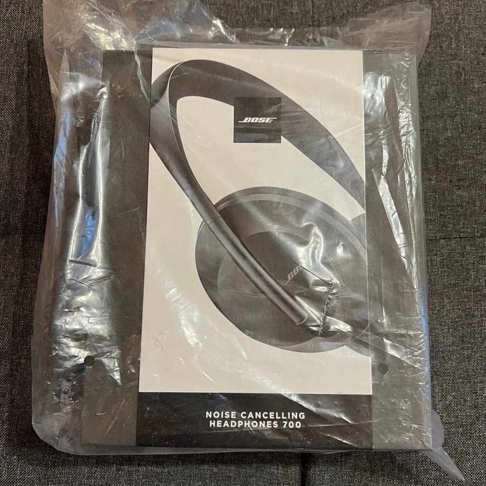 Bose noise cancelling 700 headphones triple black